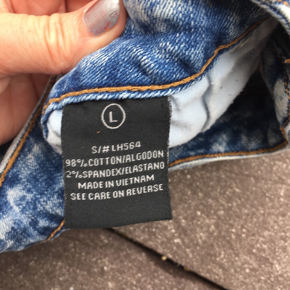 Love Culture Distress Jean Shorts Size L - Picture 4 of 7